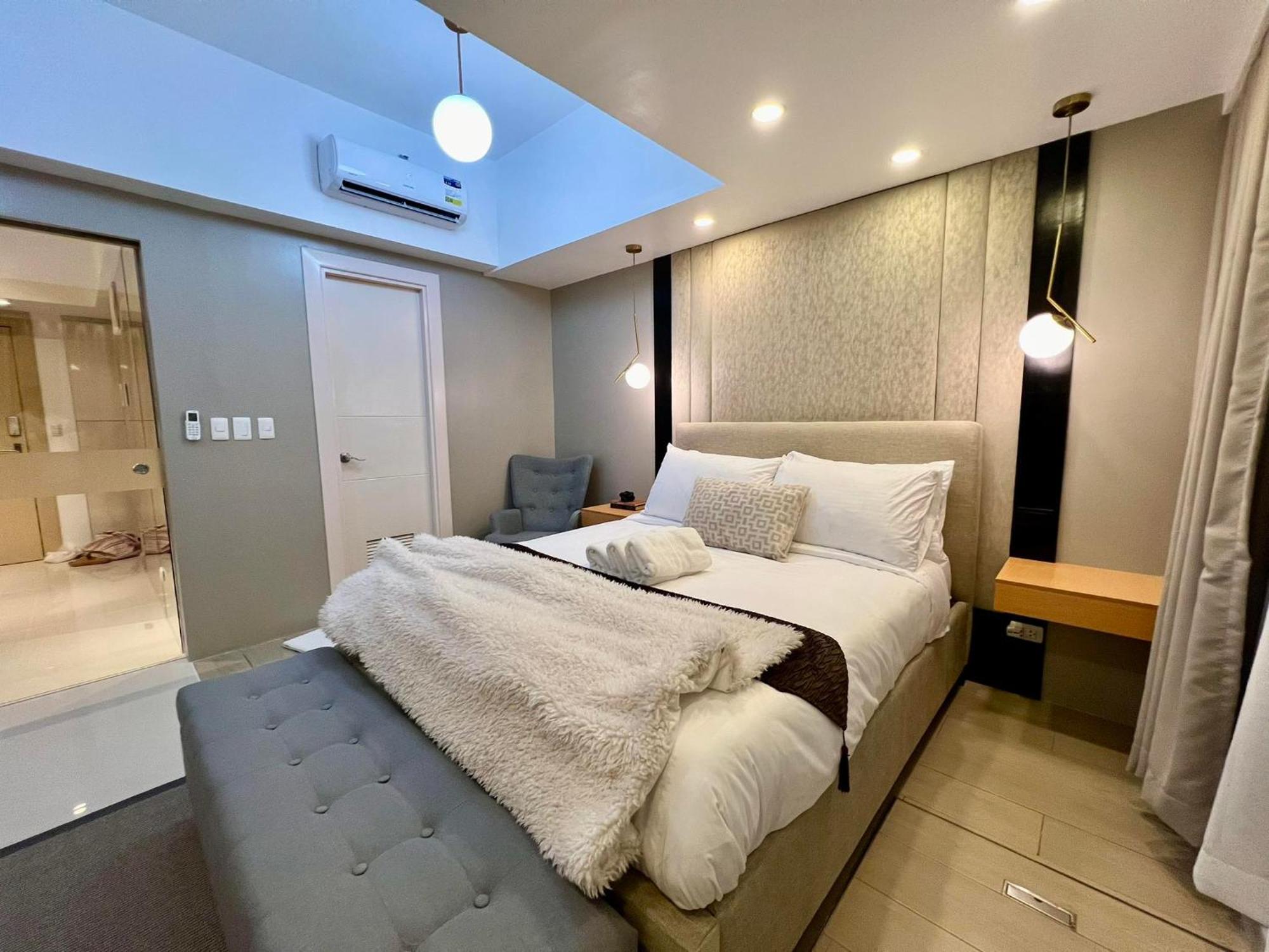 Hotel Vibe Condo At Uptown Parksuites Bgc タギッグ エクステリア 写真